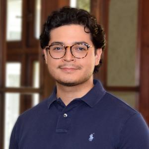 Carlos Nava Headshot
