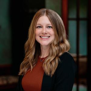 Shannon Gustafson Headshot